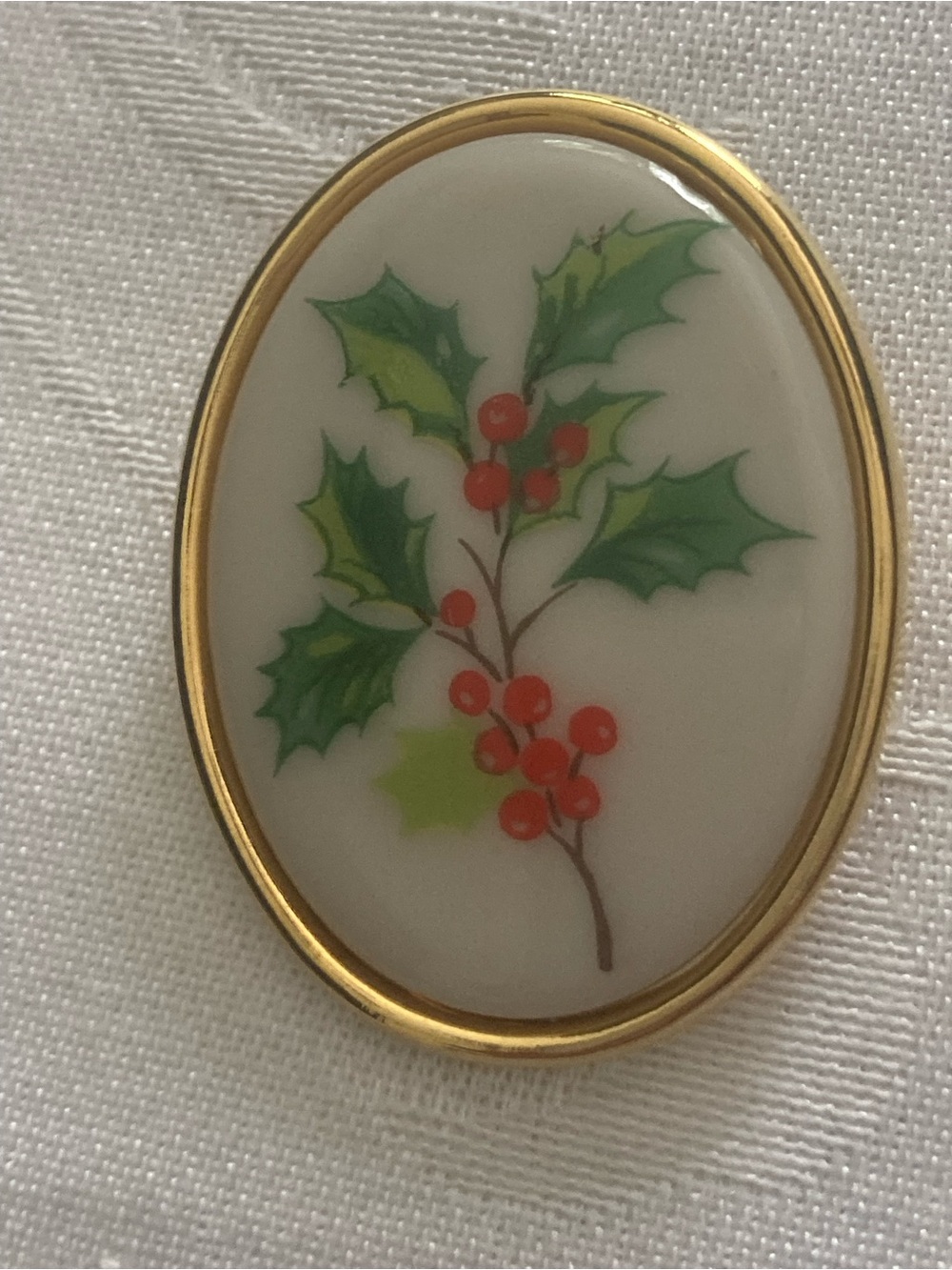 Holiday Holly Ceramic Pin Brooch in Green and Red - Classic Festive Accent - Picture 3 of 6
